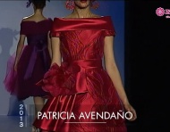 Desfile de vestidos de festa vermelhos