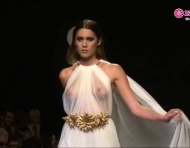 Desfile vestidos de noiva Rafael Urquizar 2013 na Cibeles Madrid Noivas