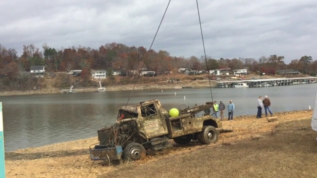 Wistia video thumbnail - Tow Truck Pulled From Bottom Of Smith Lake