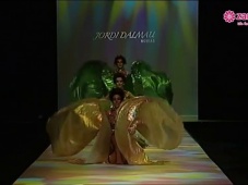 Vestidos desmontables en el desfile Jordi Dalmau 2013 [Video]