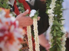 How To Find and Choose Your Wedding Photographer [Video]