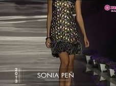 Pantalones y minis para fiesta 2013, invitadas muy modernas [Video]