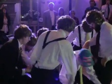 Chorégraphie surprise pour la mariée [Vidéo]