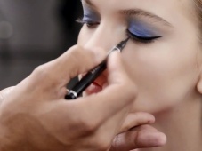 Aprende a lograr un maquillaje natural y con pop de color al estilo Dior [Video]