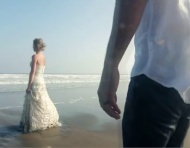 Alex Pelling y Lisa Gant se casan 30 veces en 30 países