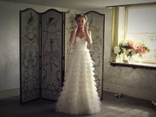 Romantische Brautkleider von BHLDN [Video]