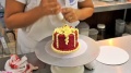 ¿Cómo hacen la decoración del pastel de boda?